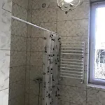 будинок біля джерела *