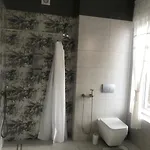 будинок біля джерела *
