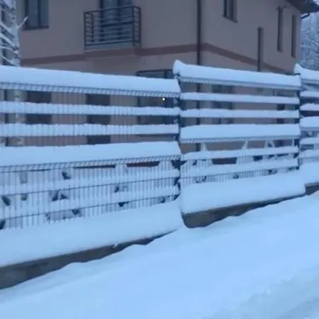 будинок біля джерела