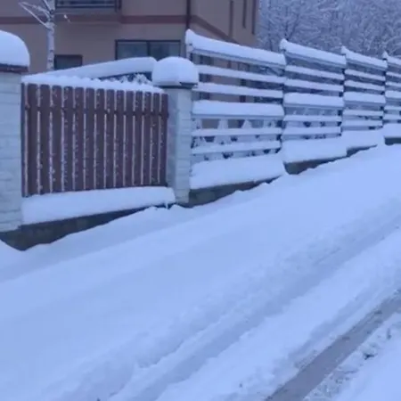 будинок біля джерела *