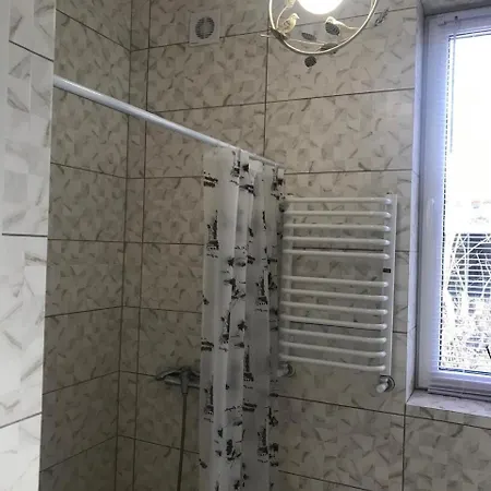 будинок біля джерела *